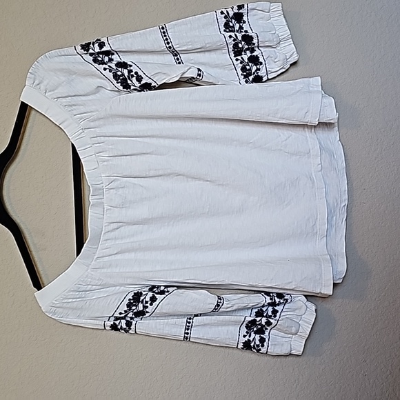 AMERICAN EAGLE OUTFITTERS TOP - Picture 2 of 5